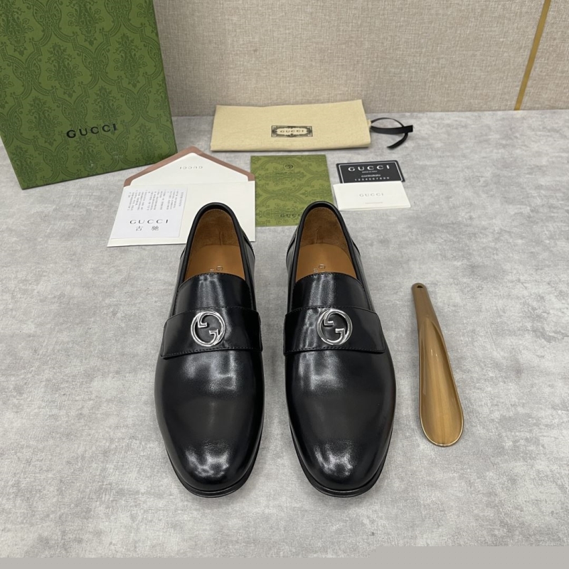 G*u*i leather shoes